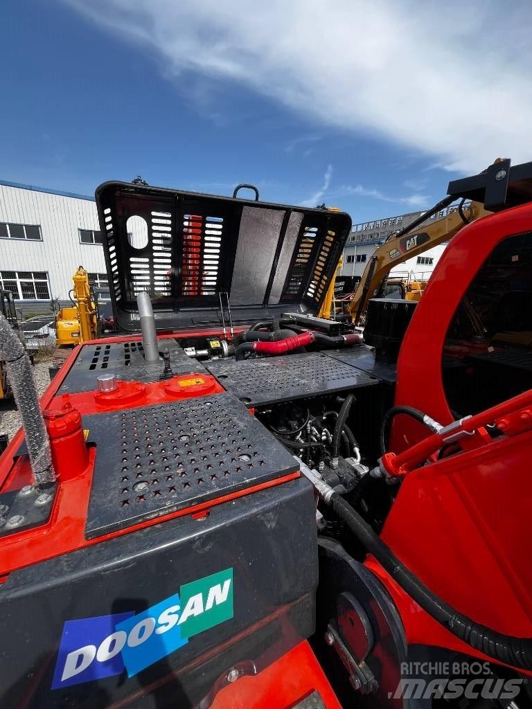 Doosan DX 225 履帶式 挖土機/掘鑿機/挖掘機