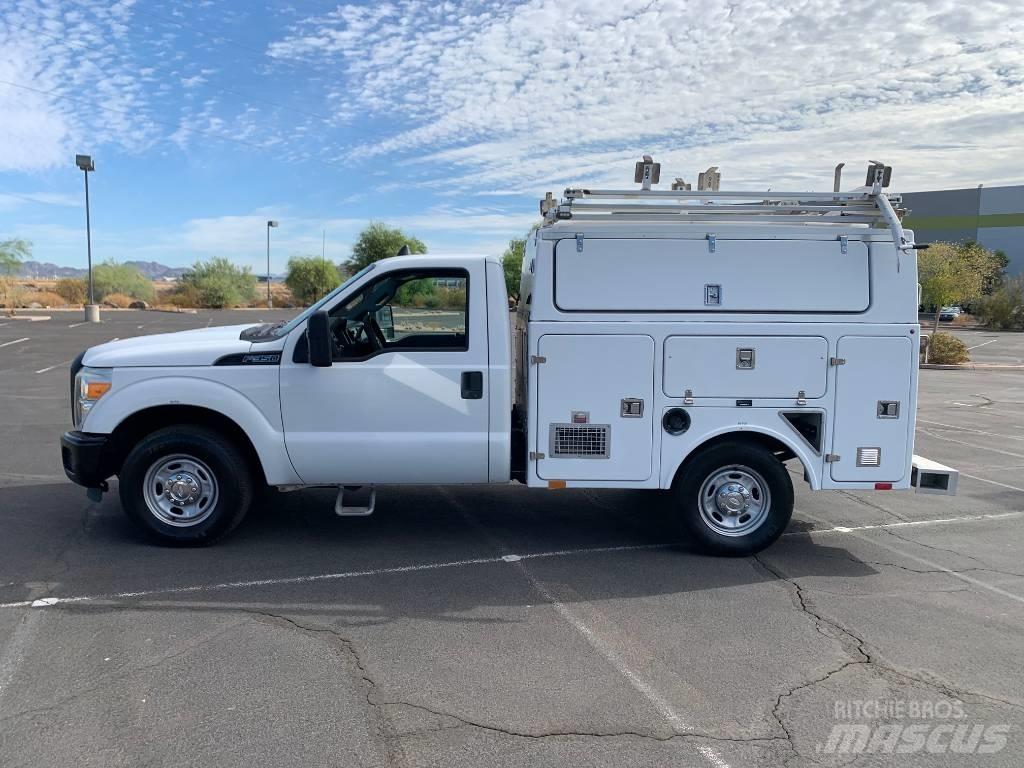 Ford F 350 皮卡.傳統半斗卡車/側卸板