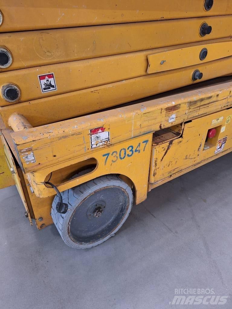Haulotte Compact 12 剪式升降機