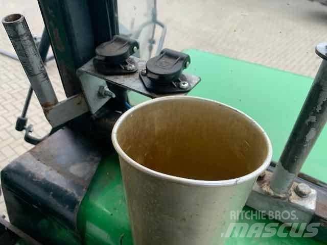 John Deere 2450 曳引機