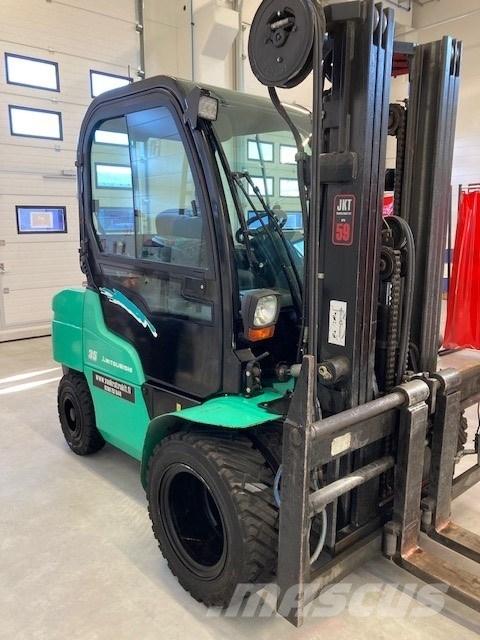 Mitsubishi FD35N 柴油卡車