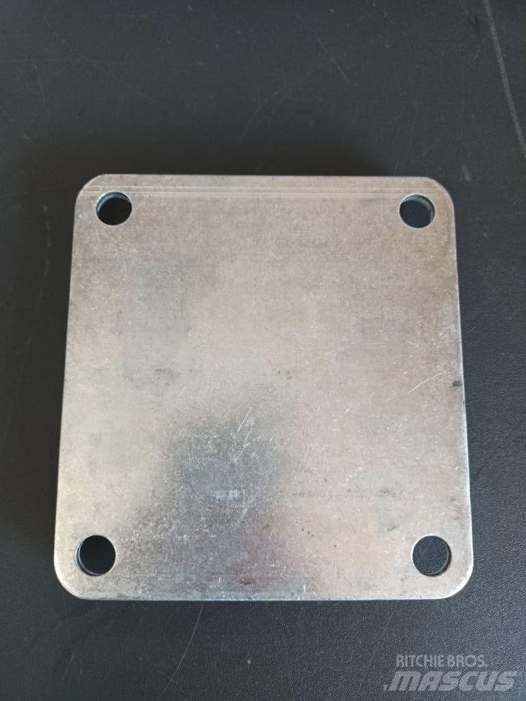 Volvo COVER 1669376 引擎/發動機