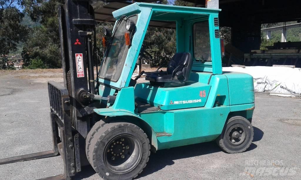 Mitsubishi FD45K2 柴油卡車