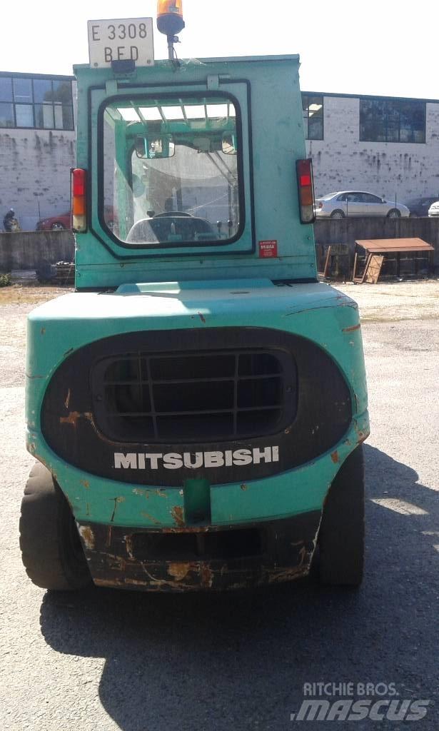 Mitsubishi FD45K2 柴油卡車
