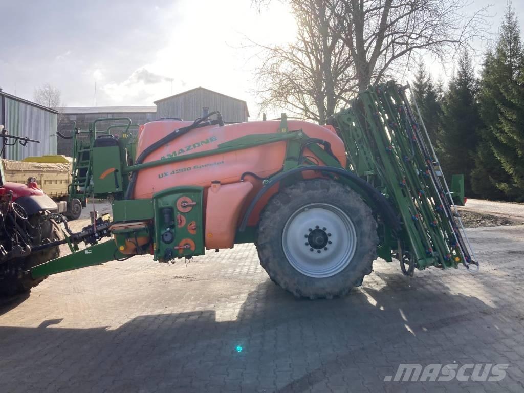 Amazone UX 4200 24 m 牽引式噴霧機