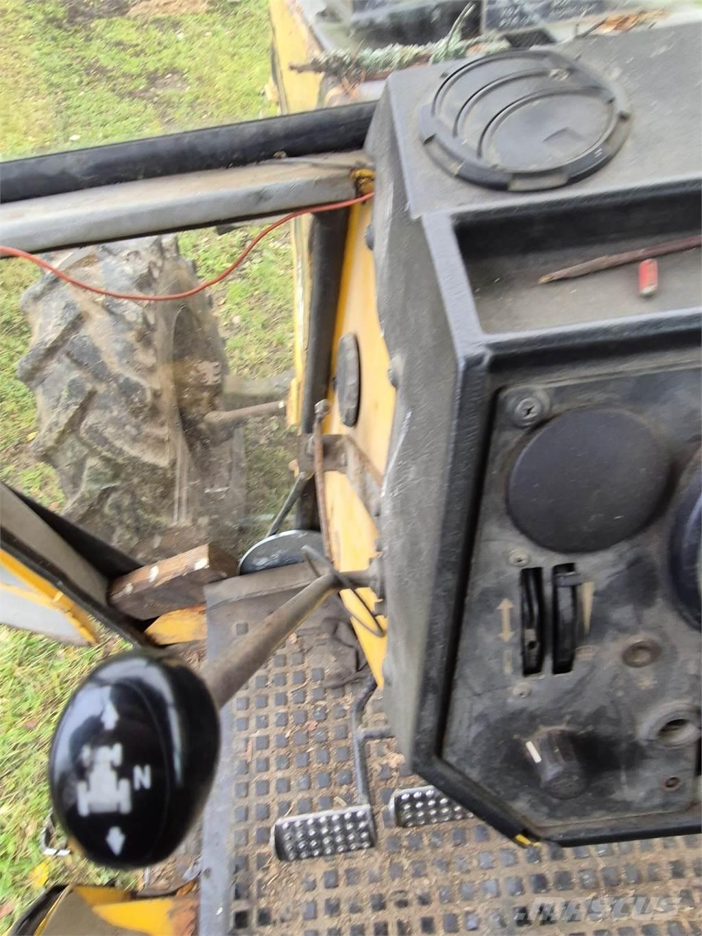 Valtra 715M 曳引機