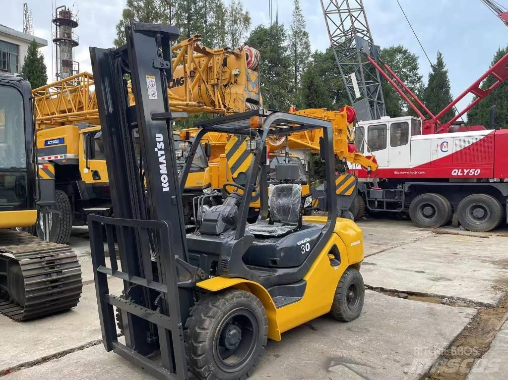 Komatsu FD 30 T-16 柴油卡車
