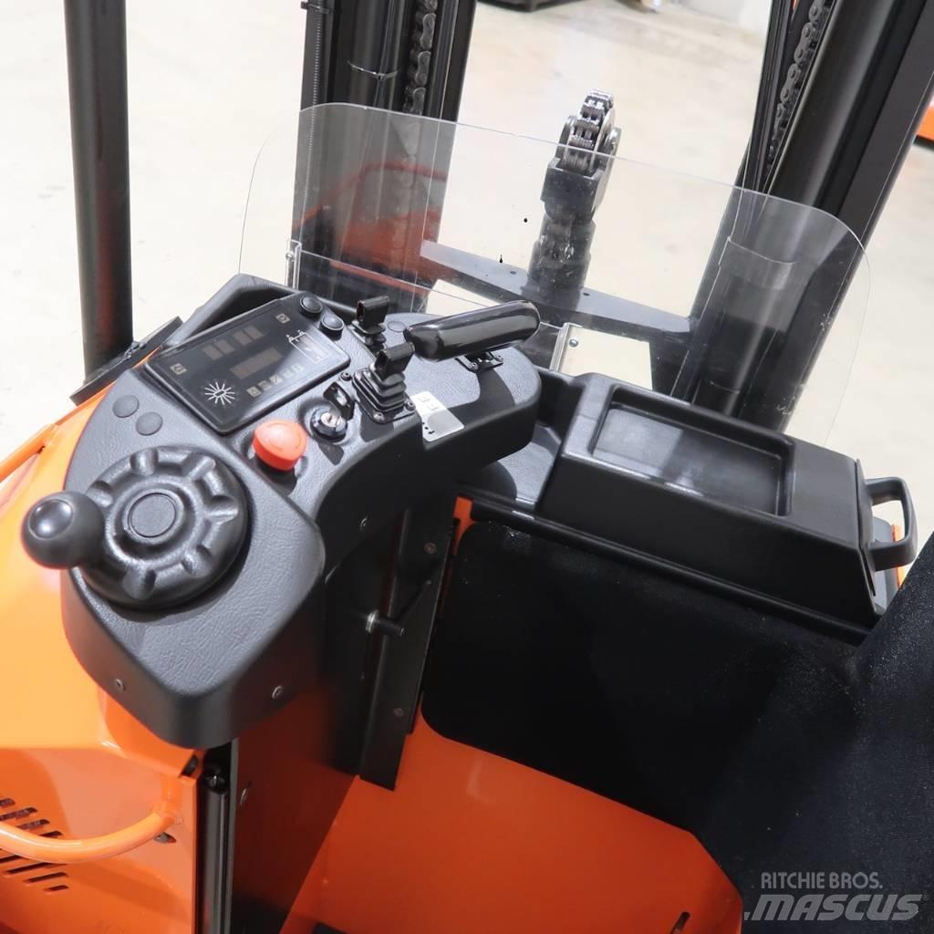 Toyota SSE135 自走式堆積機