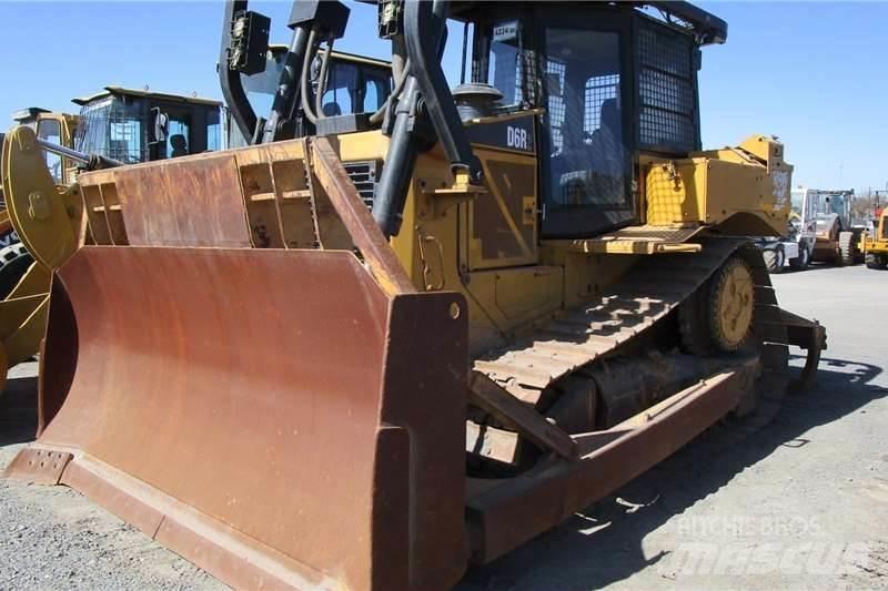 CAT D6R2 履帶推土機