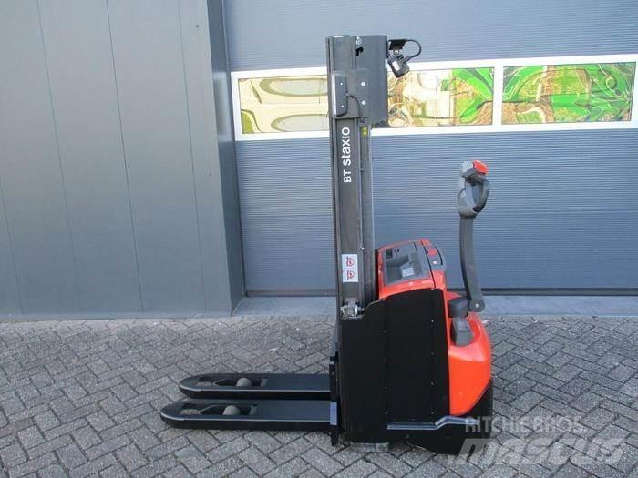 Toyota SWE 140 行走控制式堆積機