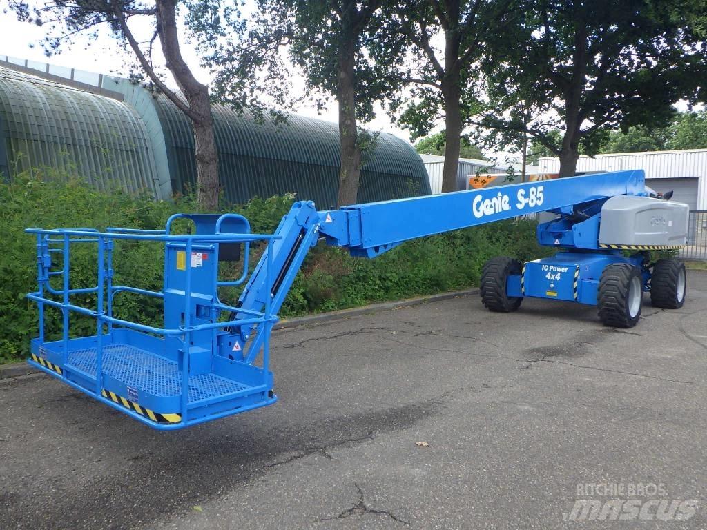 Genie S85 伸縮臂高空作業車