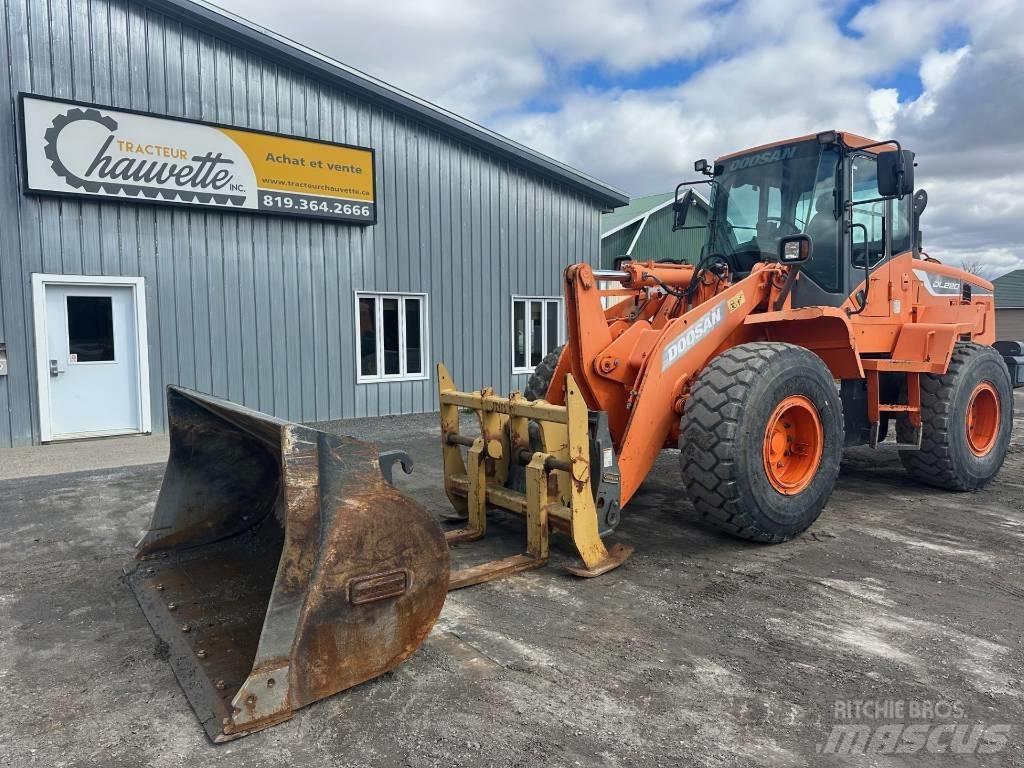 Doosan DL220-5 輪胎式裝載機
