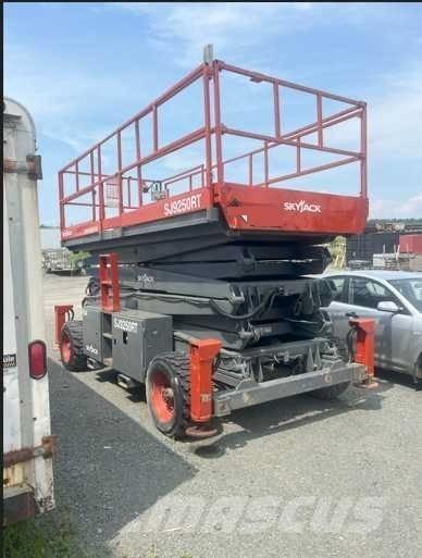SkyJack SJ 9250 剪式升降機