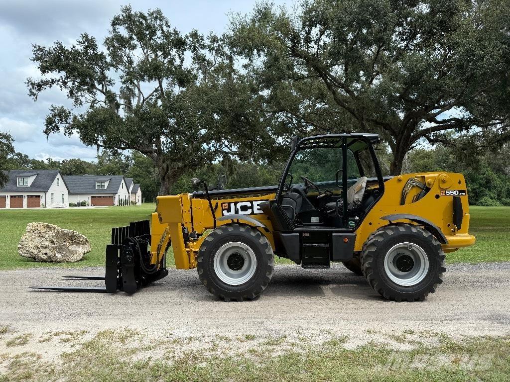 JCB 550-170 伸縮臂操作車