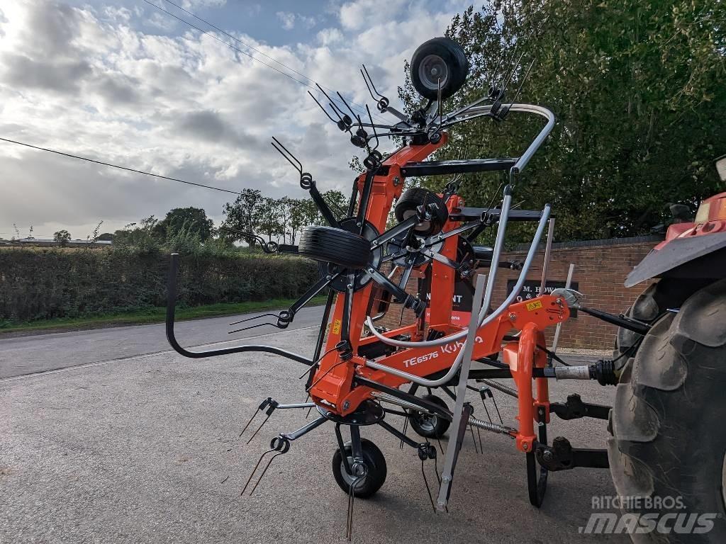 Kubota TE6576 耙與翻草機