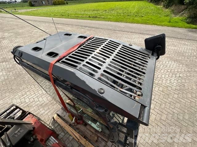 Hitachi ZX-LC-5B 駕駛室與內部