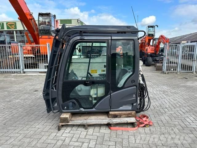 Hitachi ZX-LC-5B 駕駛室與內部