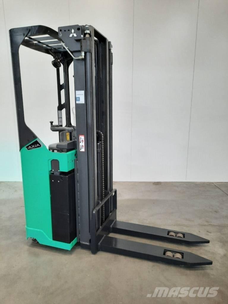 Mitsubishi SBR16N2 自走式堆積機