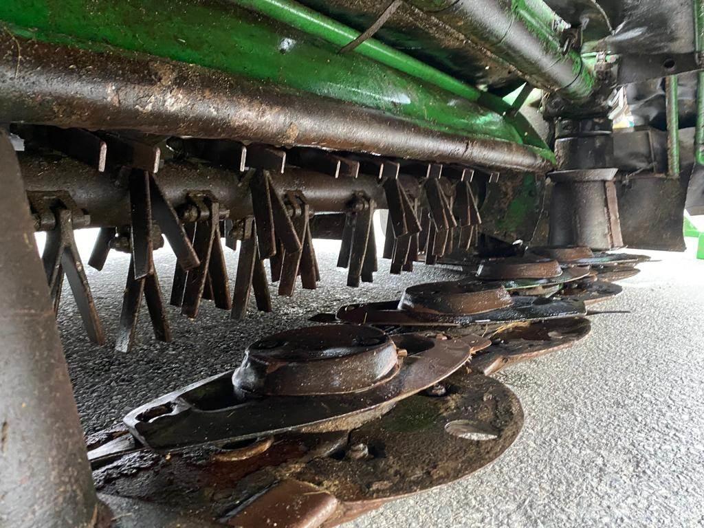John Deere 324 割草劑