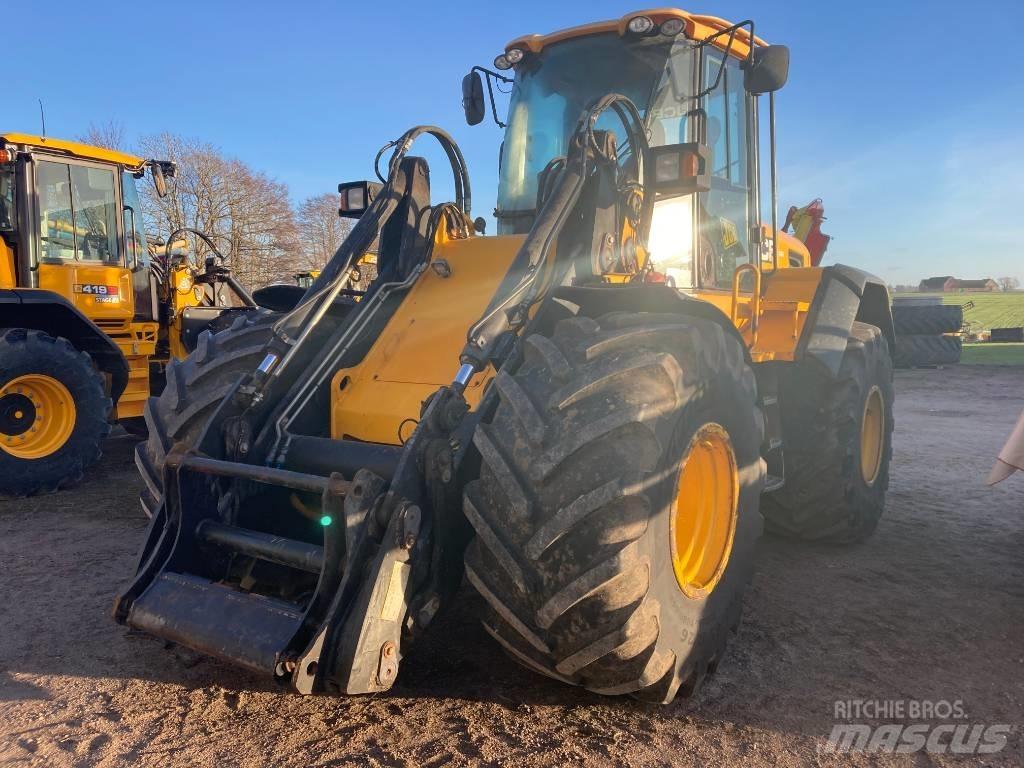 JCB 426E AGRI 輪胎式裝載機
