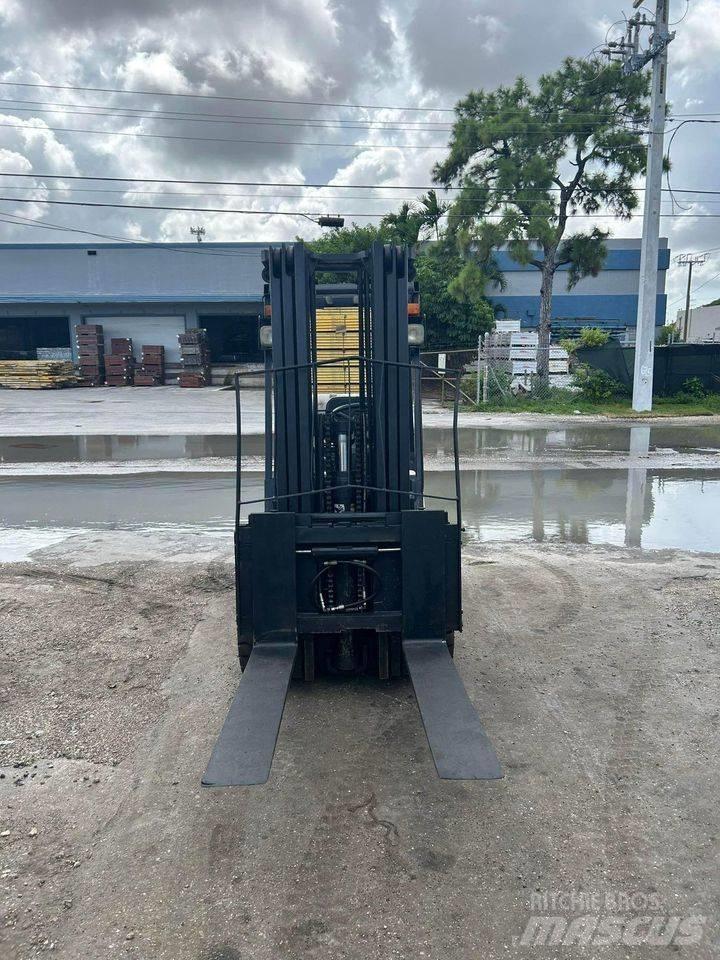TCM FCG30T7T 貨櫃搬運機