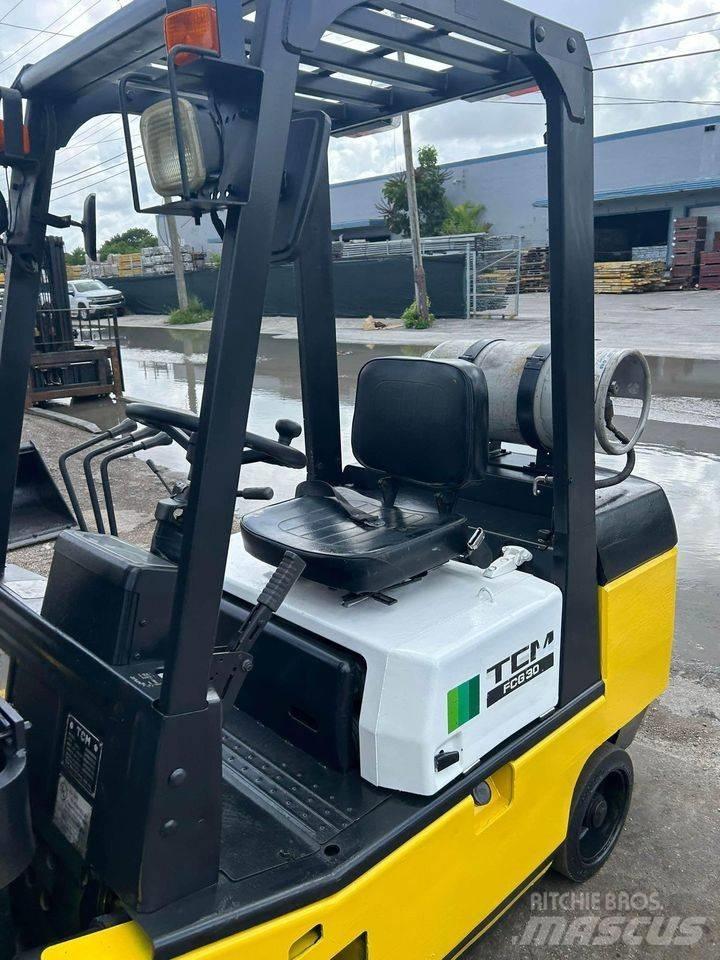 TCM FCG30T7T 貨櫃搬運機