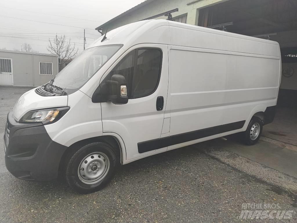 Fiat Ducato 廂式貨物運輸車