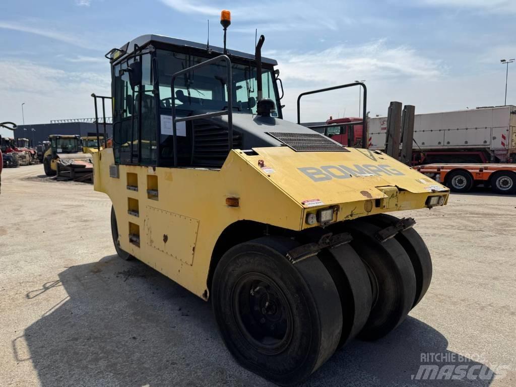 Bomag BW 24 R 膠輪滾壓機