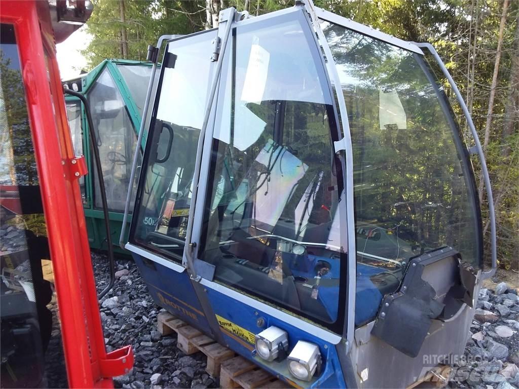 Rottne F18 駕駛室與內部