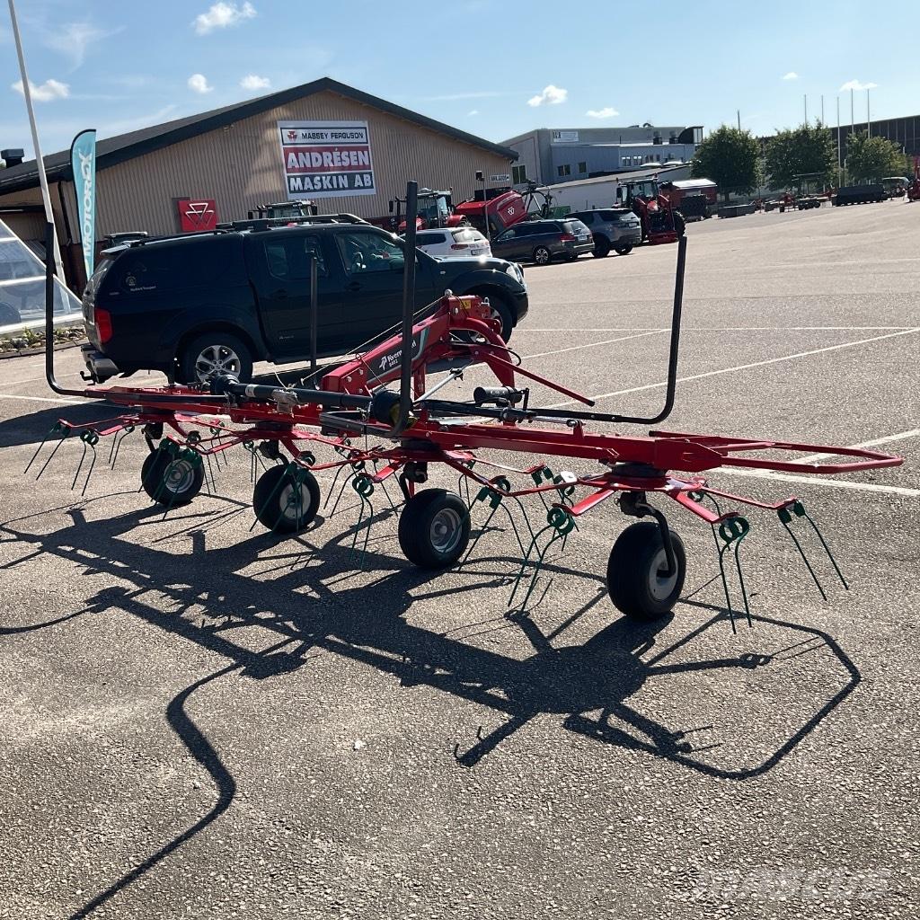 Kverneland 8452 耙與翻草機