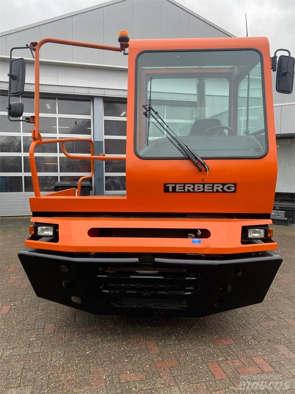 Terberg YT182 終端式曳引機