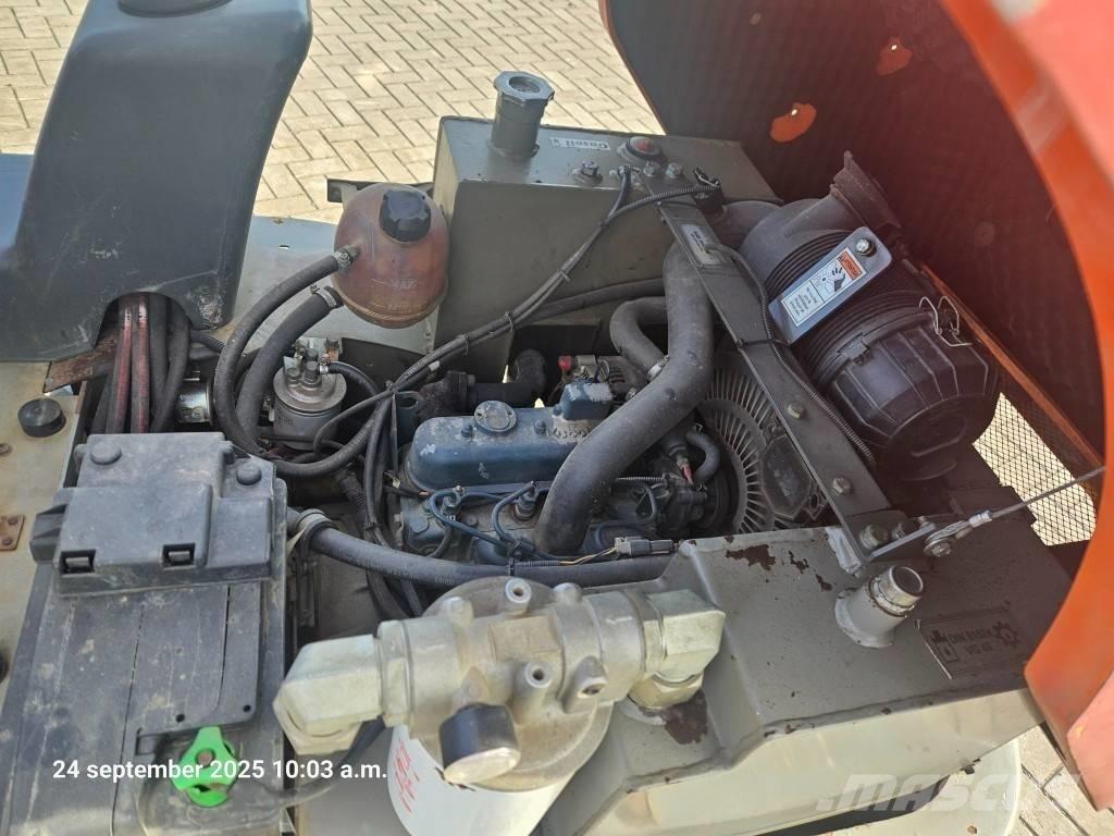 Ausa D 120 AH G 側卸礦車