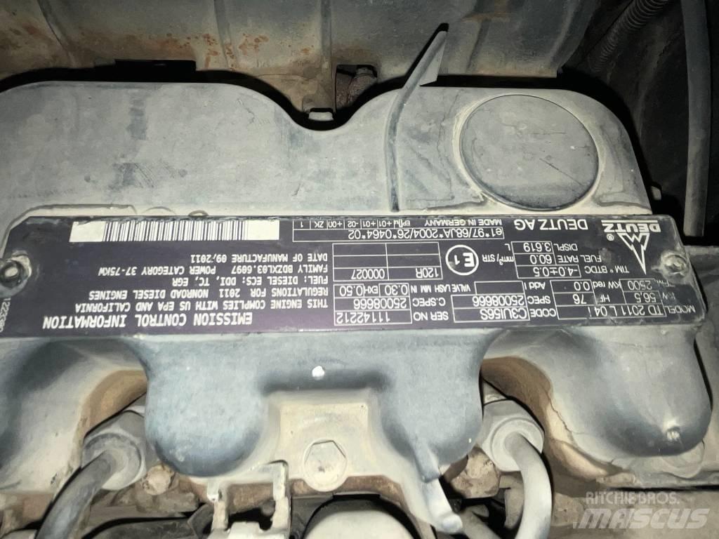 JCB 409 輪胎式裝載機