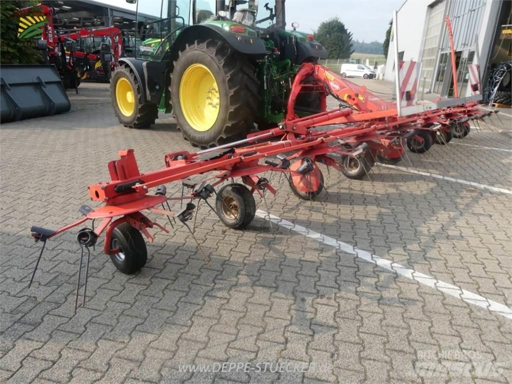 Kuhn GF 8702 耙與翻草機
