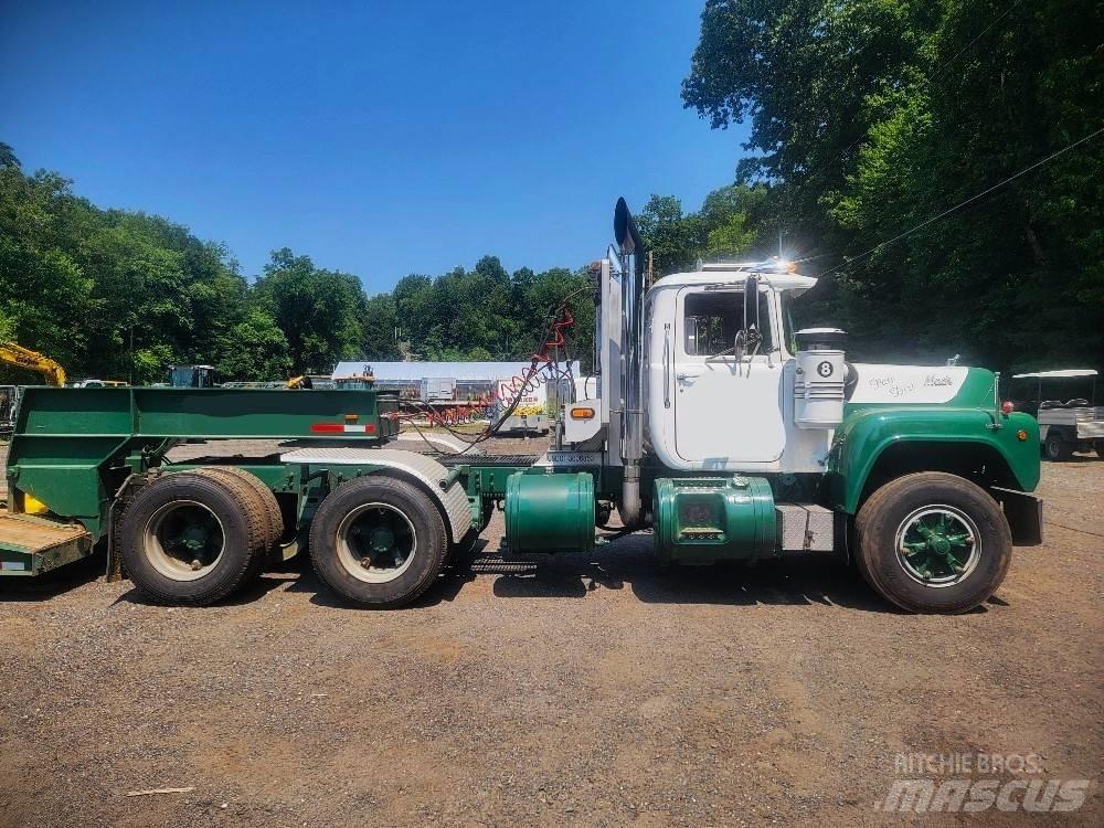 Mack R 688 ST 曳引機組件