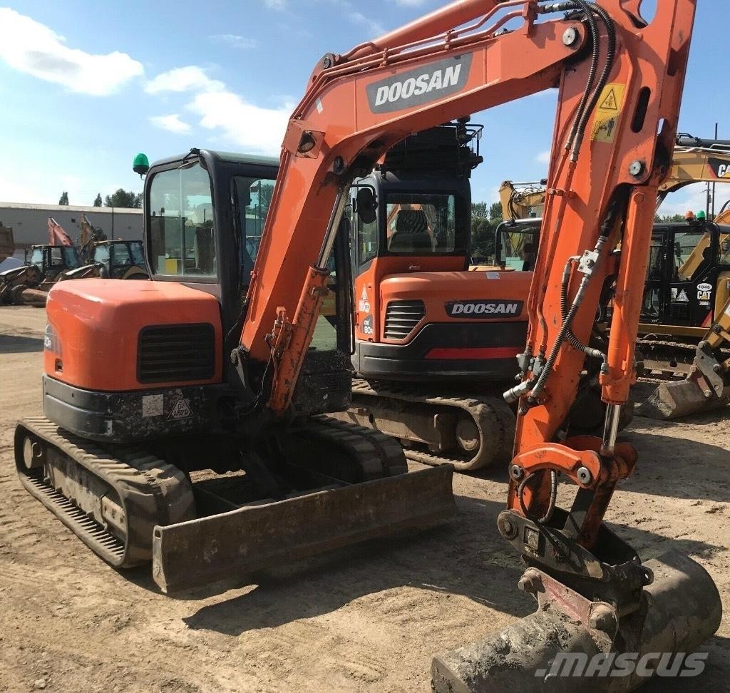 Doosan DX 60 R 小型挖土機/掘鑿機<7t(小型挖掘機)