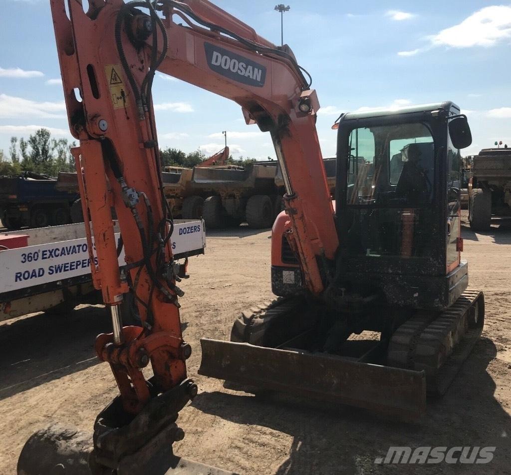 Doosan DX 60 R 小型挖土機/掘鑿機<7t(小型挖掘機)