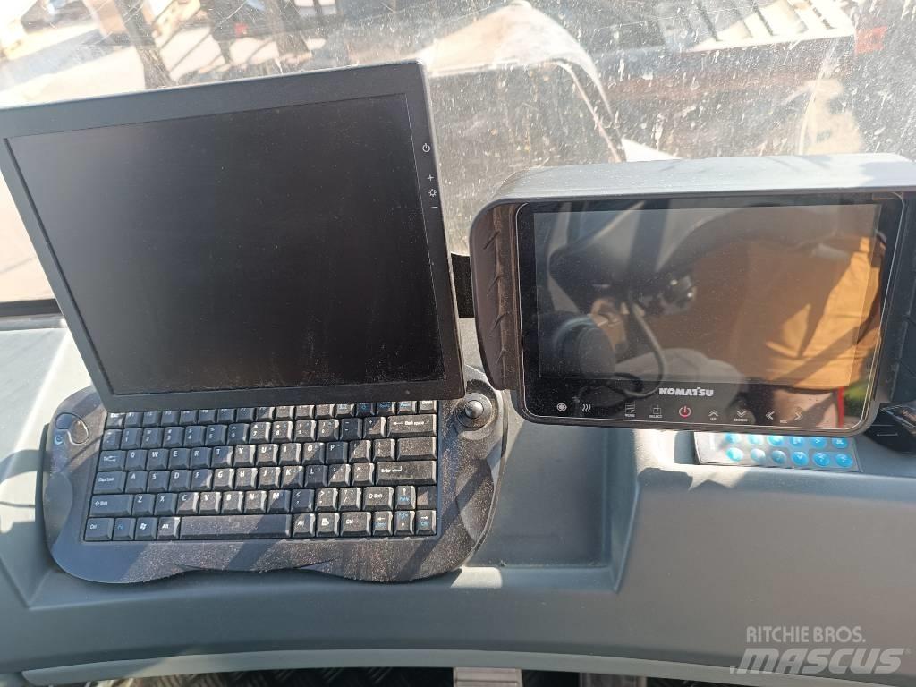 Komatsu KOMATSU 845 集運機