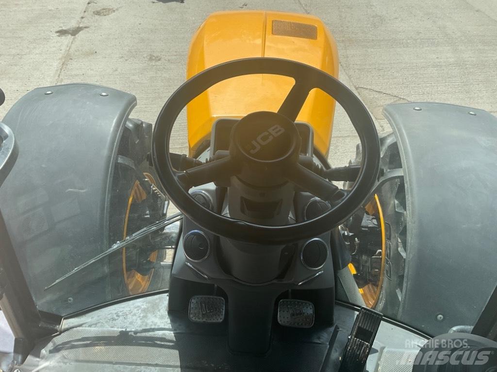 JCB Fastrac 4220 曳引機