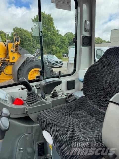 Takeuchi TB 216 V4 小型挖土機/掘鑿機<7t(小型挖掘機)