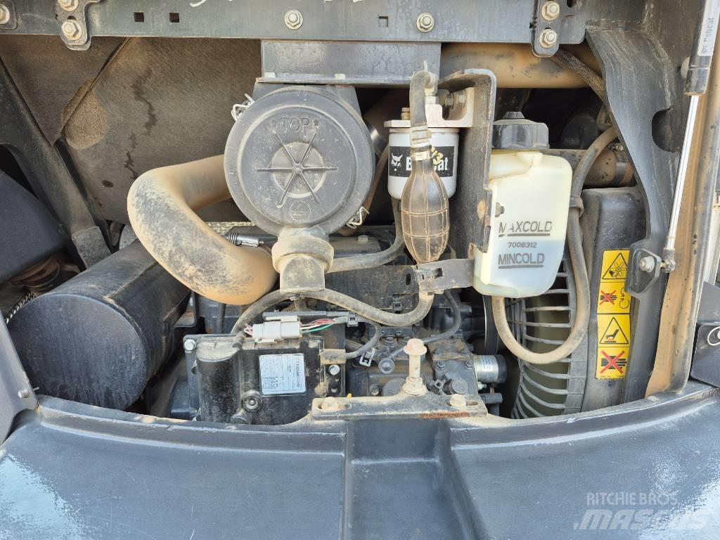 Bobcat E 32i 小型挖土機/掘鑿機<7t(小型挖掘機)