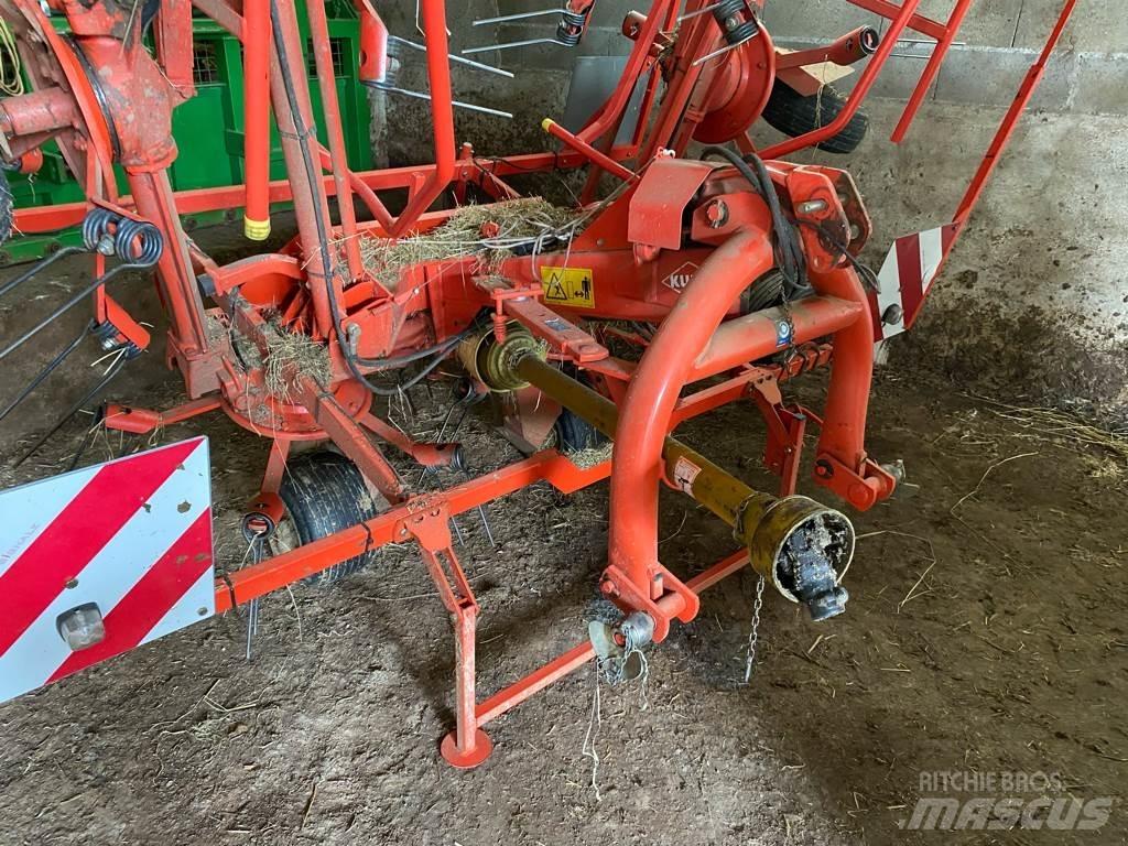 Kuhn GF 7601 MHO 耙與翻草機