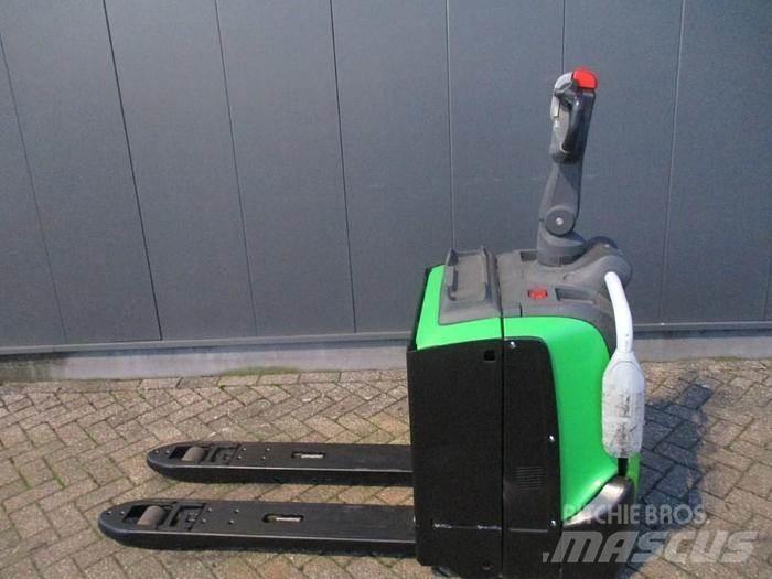Cesab P320 平台型低架升降機