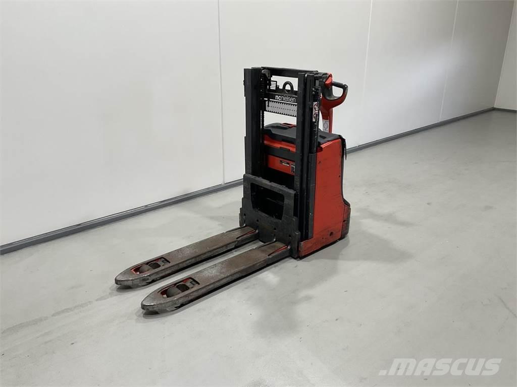 Linde D08 自走式堆積機