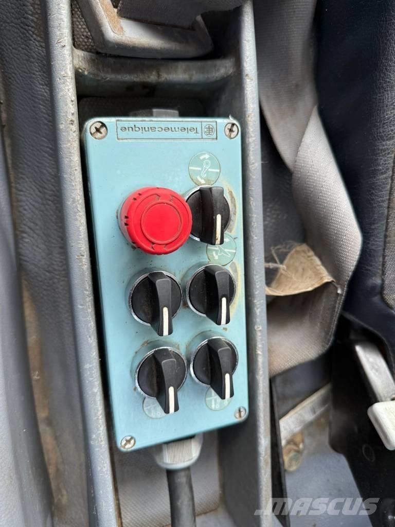 Mitsubishi FUSO 貨櫃框架卡車