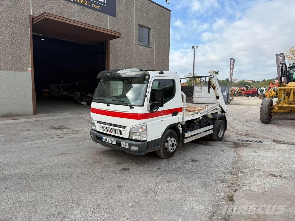 Mitsubishi FUSO 貨櫃框架卡車