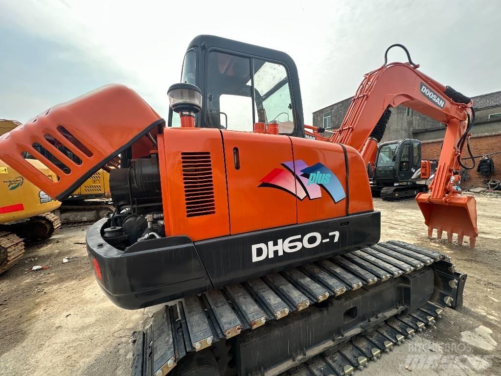 Doosan DH 60 小型挖土機/掘鑿機<7t(小型挖掘機)