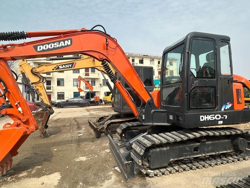 Doosan DH 60 小型挖土機/掘鑿機<7t(小型挖掘機)