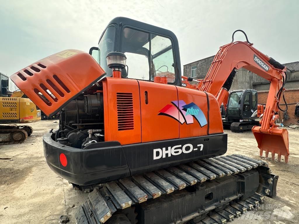 Doosan DH 60 小型挖土機/掘鑿機<7t(小型挖掘機)