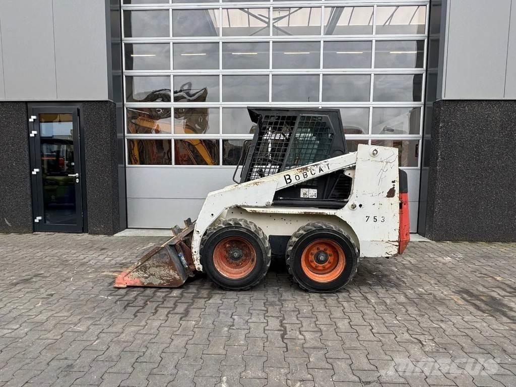 Bobcat 753 滑移轉向裝載機
